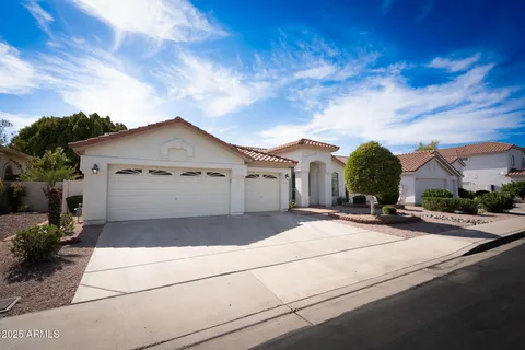 4530 W Paradise Dr, Glendale, AZ 85304