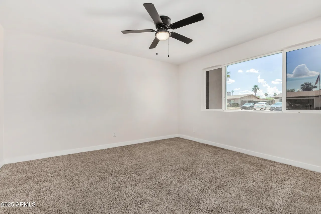 4530 W Paradise Dr, Glendale, AZ 85304