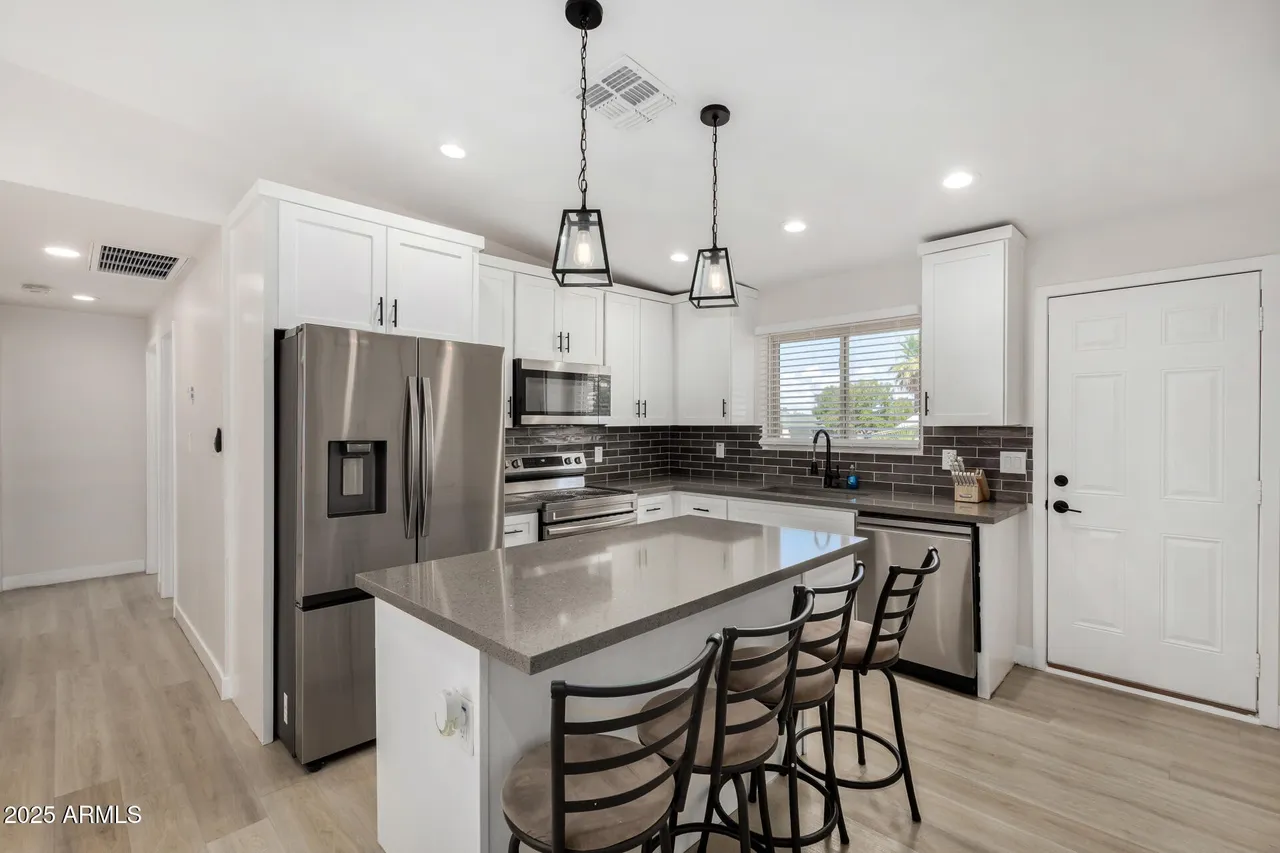 4530 W Paradise Dr, Glendale, AZ 85304