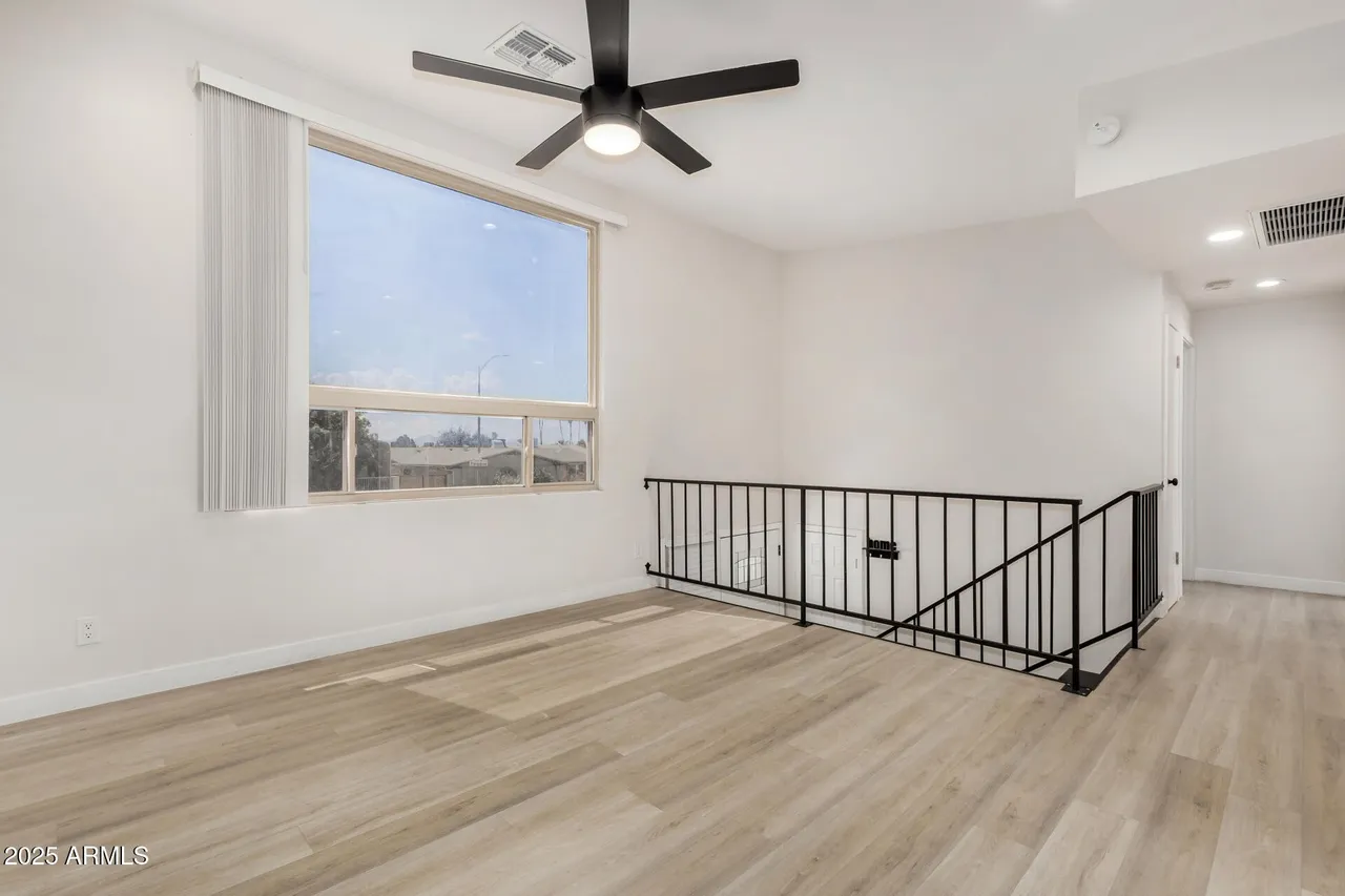 4530 W Paradise Dr, Glendale, AZ 85304