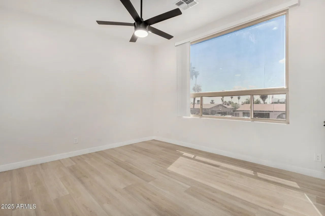 4530 W Paradise Dr, Glendale, AZ 85304