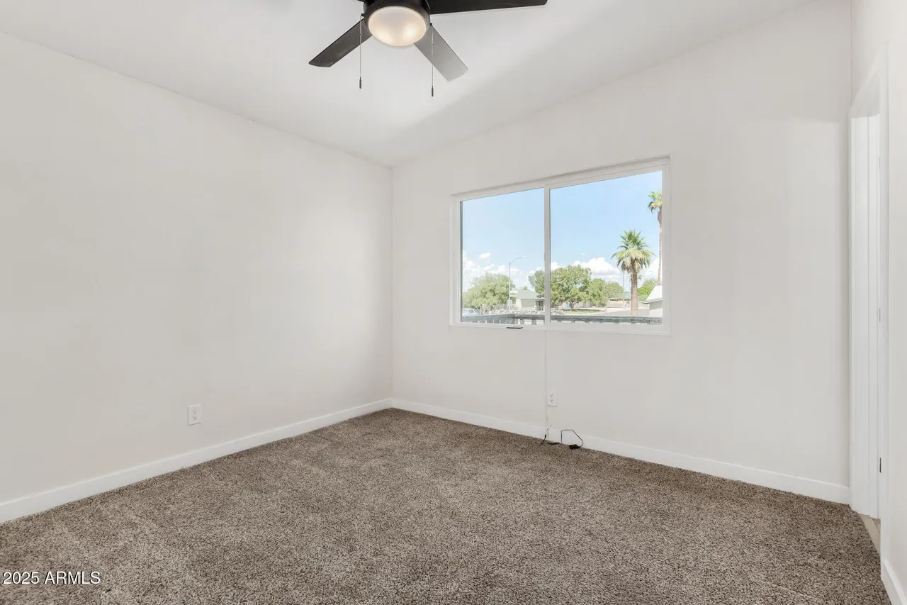 4530 W Paradise Dr, Glendale, AZ 85304