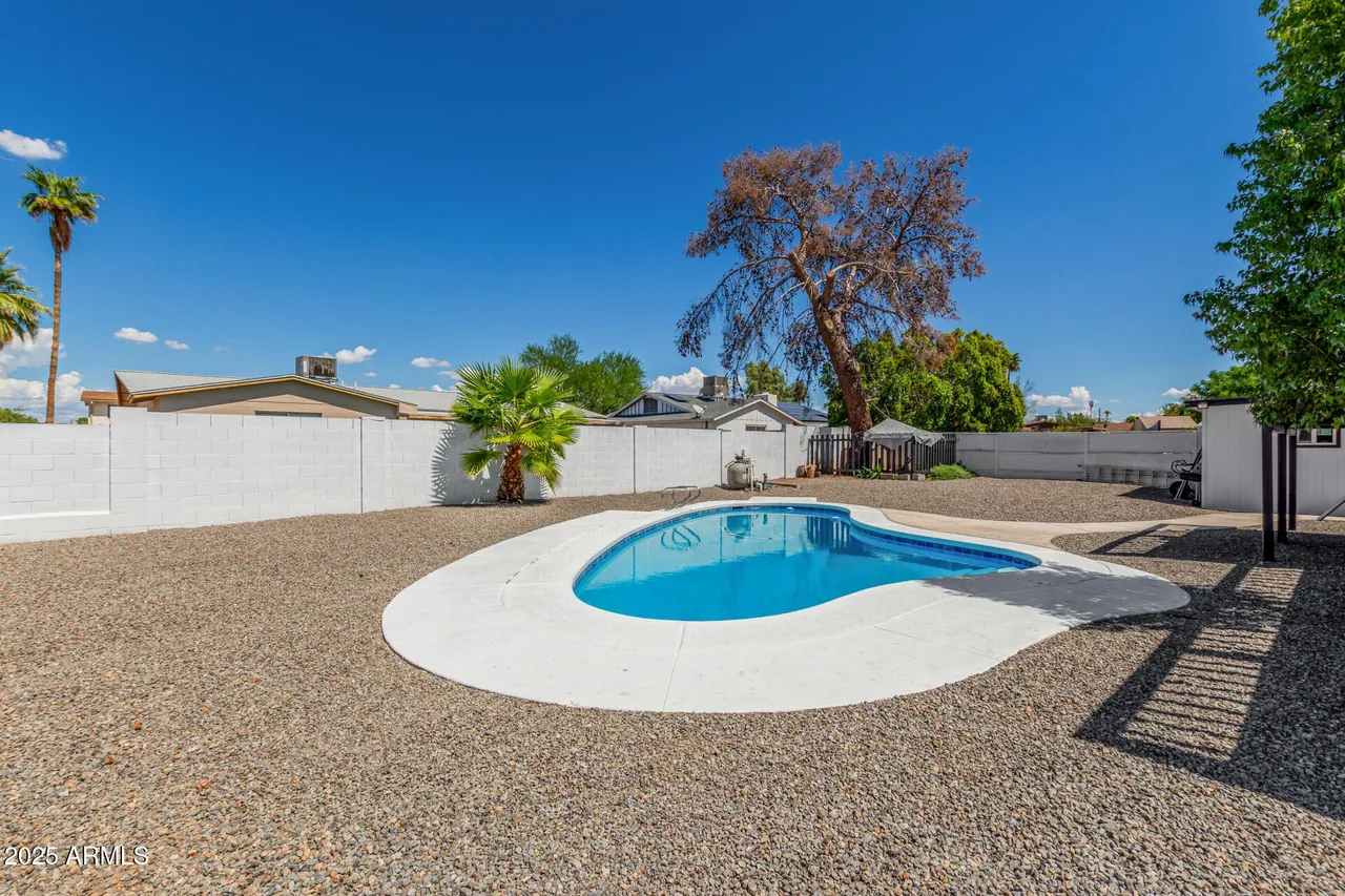 4530 W Paradise Dr, Glendale, AZ 85304