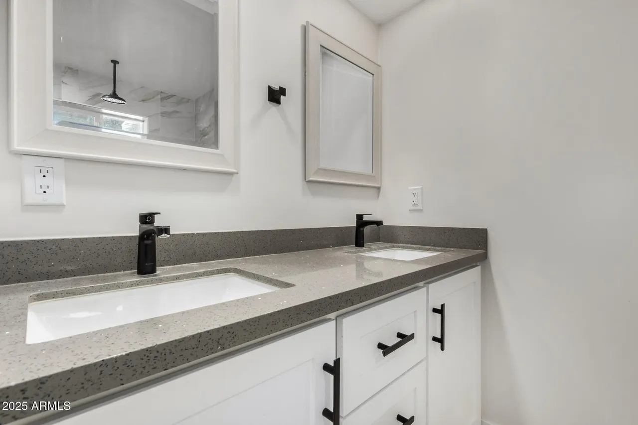 4530 W Paradise Dr, Glendale, AZ 85304