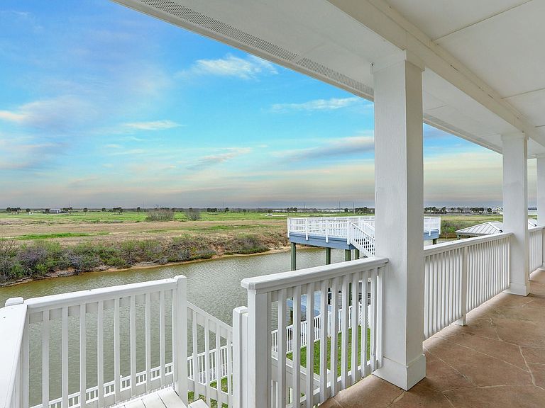 5225 Brigantine Cay Ct, Texas City, TX 77590