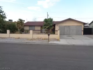 2052 Golden Arrow Dr Las Vegas, NV 89169